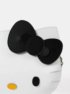 The Hello Kitty Detachable Bow - Black 9 The Hello Kitty Detachable Bow - Black -Cambridge Satchel DBWSM1001MPG20101 4 112829